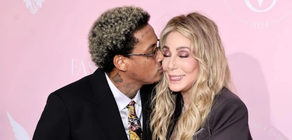 Продюсер Эдвардс дарит певице свою страсть.