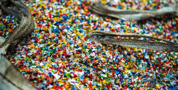 Atklāta nežēlīgā patiesība par plastmasas pārstrādi: kā patiesībā izskatās šis process