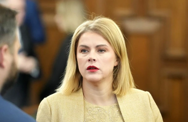 Siliņa stāstīja par krāpniekiem, kas darbojas Latvijā