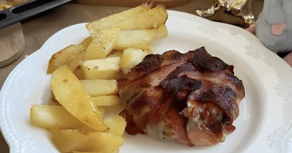 Aizvērts žuljēns bekonā: recepte ar franču bistro aromātu