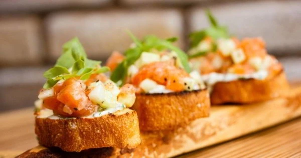 Neparastie sendviči: kā pārsteigt viesus ar vienkāršu uzkodu