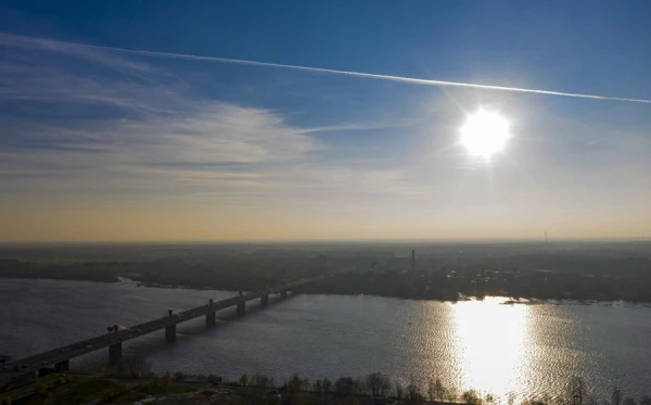 Grūti noticēt, taču piektdien parādīsies saule