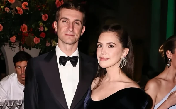 С дорогим Ставросом.