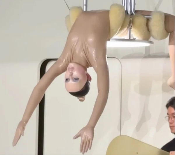 В дизайне австралийки содержатся намеки на сексуальную эксплуатацию.