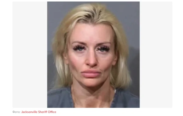 41 gadu veca blogere parādīja pusaudzim kailu krūti un nonāca apcietinājumā