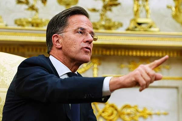 Orbāns pieļāva, ka NATO ģenerālsekretārs var zaudēt savu amatu pēc Krievijas draudiem