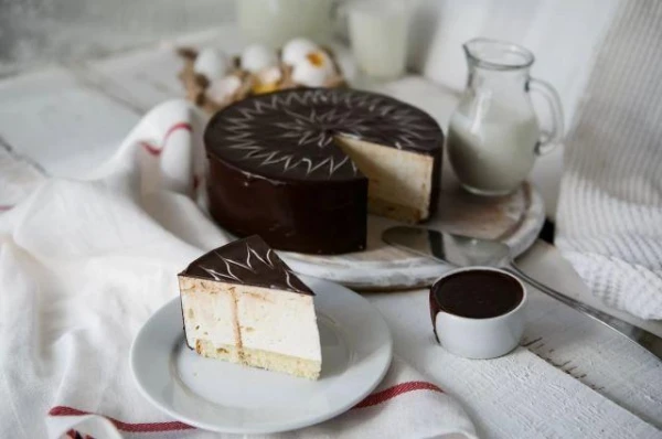 Kāpēc kūka un konfektes «Putnu piens» tiek sauktas šādi?