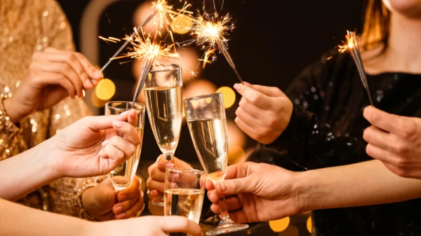 Ārsts nosauca «ideālo variantu» alkohola pie Jaungada galda