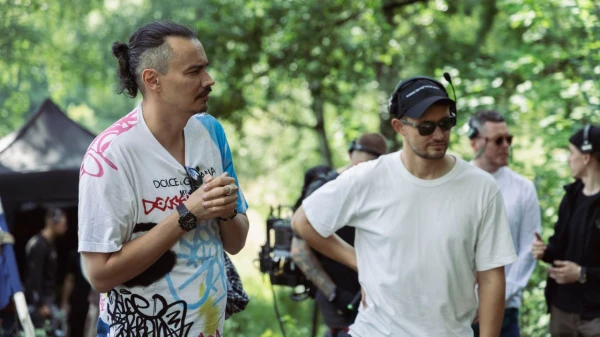 Режиссер Жора Крыжовников - слева - на съемках сериала.