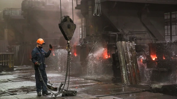 В такой ситуации сбалансировать бюджет можно только ограничив его расходы.