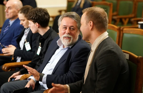 Par īpašiem nopelniem Latvijas labā pilsonību piešķir dokumentālistam Manskim