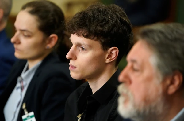 Piešķir Latvijas pilsonību daiļslidotājam Kuļišam