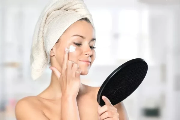 Kas paātrina ādas novecošanos: 5 izplatītas sastāvdaļas, no kurām jāizvairās