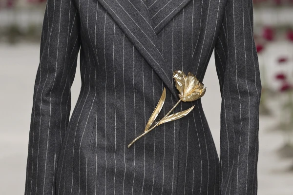 «Vecmāmiņas» aksesuārs: tas būs vajadzīgs katrai modes cienītājai 2026. gadā