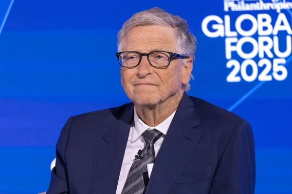 Publiskotas fotogrāfijas no Džefrija Epšteina arhīviem ar Billu Geitsu