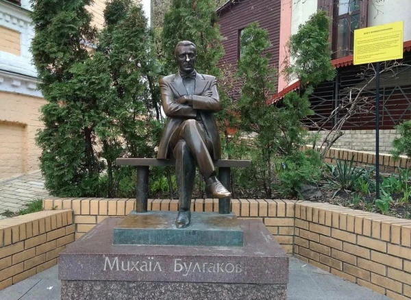 Kijivā nojauks pieminekli «Meistara un Margaritas» autoram