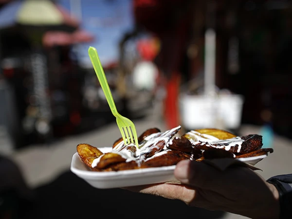 Одноразовая посуда несет в себе скрытую угрозу.