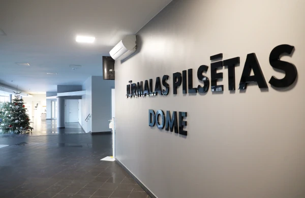 KNAB aizrādījis Jūrmalas mēram par piedalīšanos lēmuma pieņemšanā, apstiprinot amatā radinieku