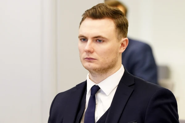 Nacionālajā apvienībā saasinājums: vēlas aizliegt publicēt darba sludinājumus ukraiņu un krievu valodā