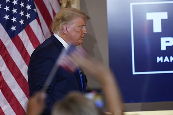 Takers Karlsons sūdzējās par naidu pret ASV baltajiem iedzīvotājiem