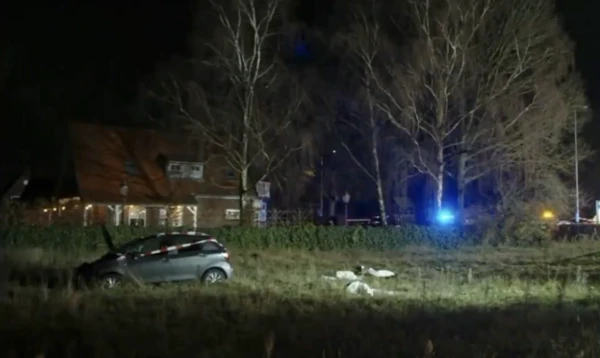 Nīderlandē automašīna ietriecās pūlī