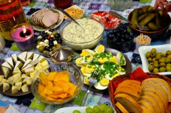 Par zinātni. Zinātnieki aprēķināja, cik kilogramu jūs varat pieņemt svētku laikā