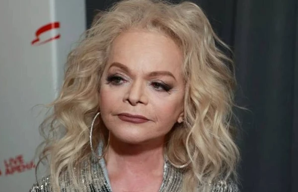 Bet kā ar diviem dzīvokļiem Latvijā? Dolinai paredzēja aizmirstību