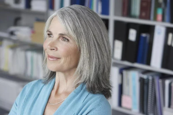 Vitamīni palīdzēs. Ārste paskaidroja, kā izvairīties no sirmiem matiem