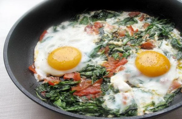 Viena vienīga sastāvdaļa ceptajās olās uzlabos smadzeņu veselību — dietologa ieteikums