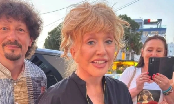 Вокруг Аллы Борисовны остались самые верные поклонники.