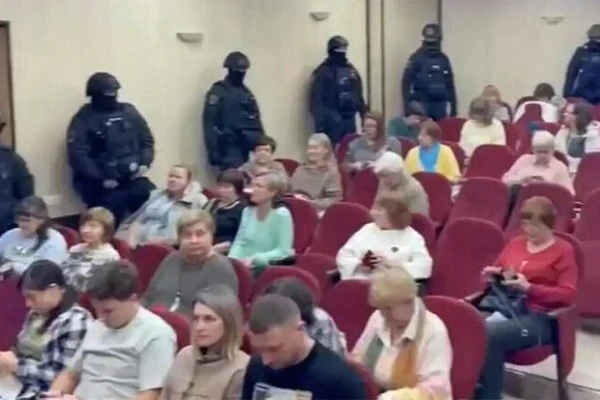 Pēterburgā aizturēti 70 cilvēki, kas lūdza par Zelenska veselību un UBS uzvaru