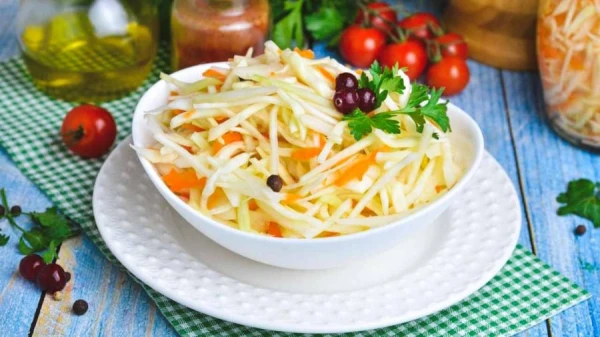 Kā klāt veselīgu galdu: ideālas brokastis cīņai ar paģirām un skābie kāposti