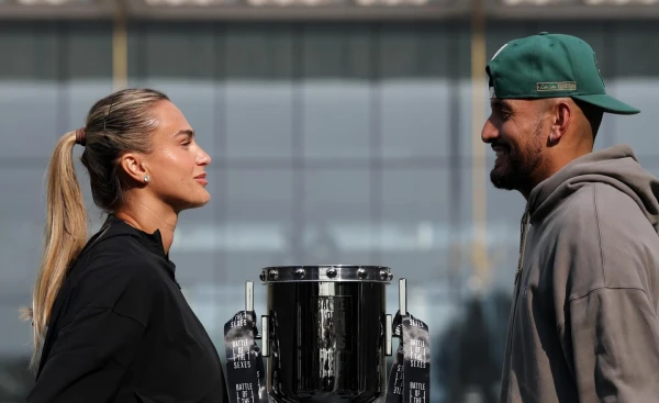 Niks Kirjos, neatdodot nevienu setu, uzvarēja sieviešu pasaules pirmo raketi Arinu Sobolenko «Cīņā starp dzimumiem»