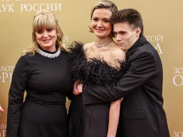 Звездный внук Андрей с тетей Надей и мамой Аней.
