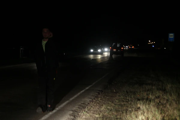 Sniega un apledojuma dēļ daudzviet Latvijā apgrūtināta braukšana pa autoceļiem