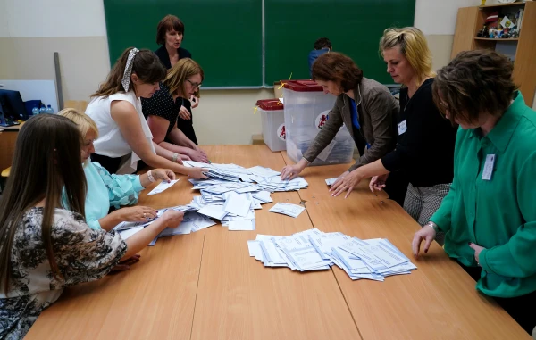 Drīzumā vēlēšanas: vēlēšanu iecirkņu darbiniekiem palielinās atlīdzību