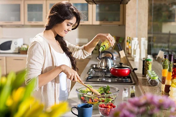 Uztura speciālisti skaidroja, kuri produkti nav ieteicami dienas otrajā pusē