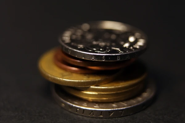 Gandrīz 830 milj. eiro nodokļu parādu: cik patiesi var piedzīt