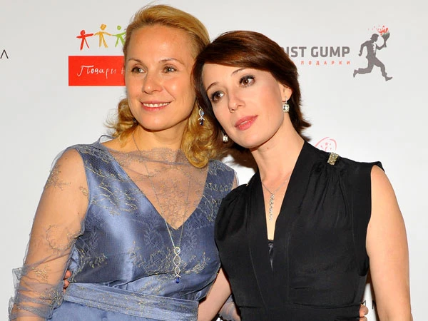 А ведь когда-то Дина и Чулпан были подругами.