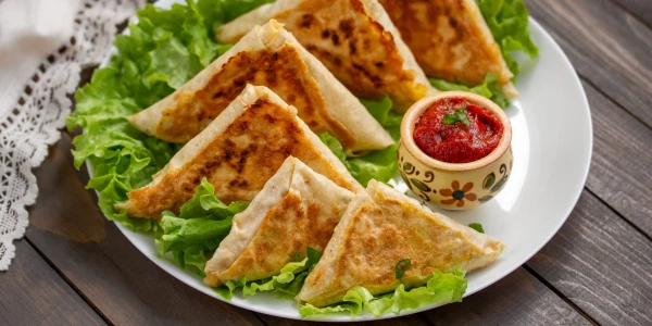 Lavaša plācenīši pie gaļas: vienkārša un garšīga recepte