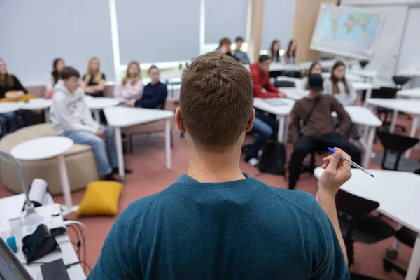 Непростая миссия педагогов - пробудить любовь к Пушкину.