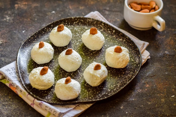 Garšīgs un veselīgs biezpiena deserts a la «Rafaello»