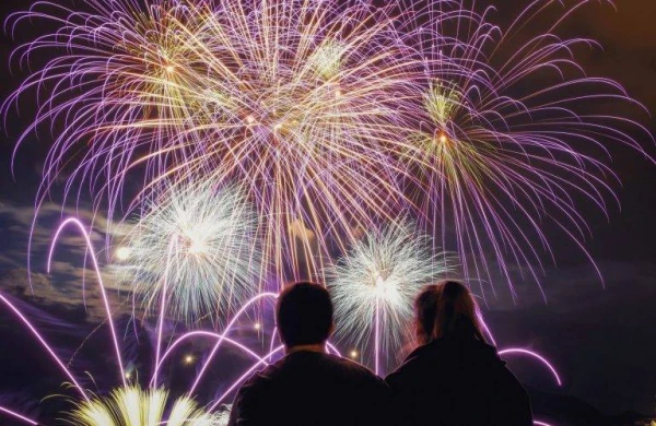 «Drošības apdraudējums!» Pēc Jaunā gada notikumiem Latvijā aicināja aizliegt pirotehniku