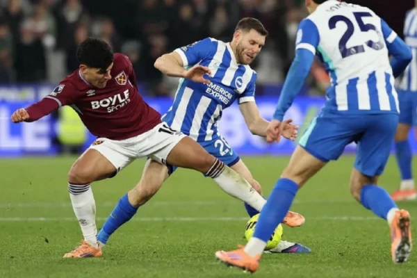 Džeimss Milners kļuvis par pirmo spēlētāju Premjerlīgas vēsturē, kurš laukumā izgājis 25 gadus pēc kārtas