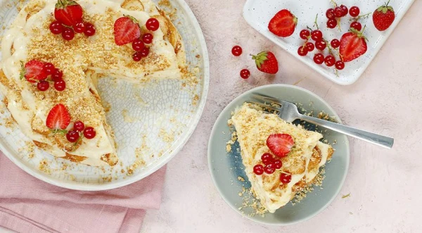 Napoleona kūka no cepumiem «ausis»: vienkārša un garšīga svētku recepte