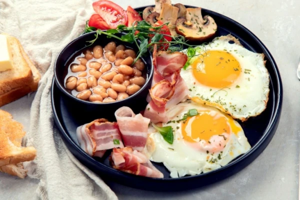 Sātīgas ziemas brokastis, kas dod enerģiju visai dienai