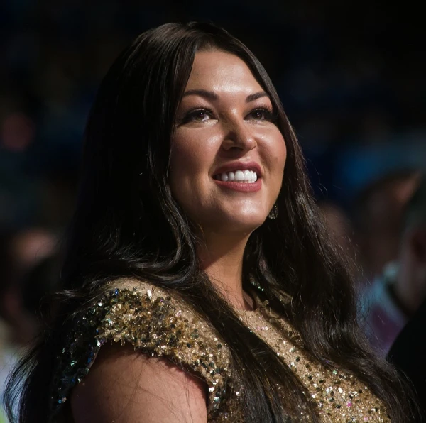 В свои 43 эта Ирочка еще ого-го.