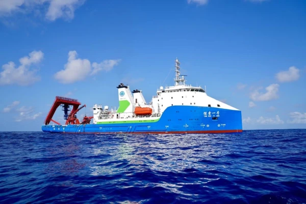 Дроны с судна-матки могут опускаться на глубину в 10 км.