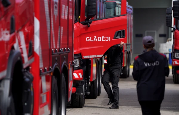 Dzīvojamās mājas ugunsgrēkā Ķekavas pagastā gājuši bojā divi bērni un vairāki cilvēki cietuši