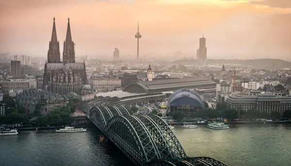 Vācijas ekonomika pieaug, pateicoties ieguldījumiem infrastruktūrā un aizsardzības rūpniecībā